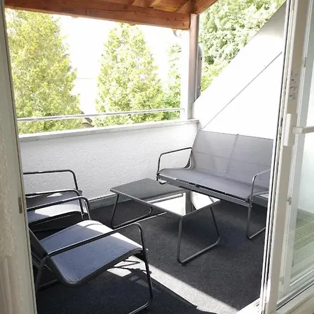 Familien-ferienwohnung: Messe-nähe Mit Balkon Und Parkplatz Am Bodensee