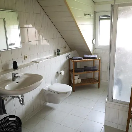 Familienfreundliche Mit Wohlfuehlbalkon Und Kostenlosem Parkplatz Nahe Messe Und Bodensee Apartamento Meckenbeuren