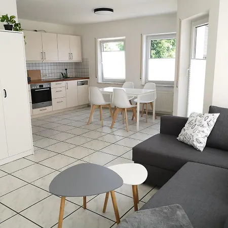 Apartment Familien-ferienwohnung: Messe-nähe Mit Balkon Und Parkplatz Am Bodensee Meckenbeuren